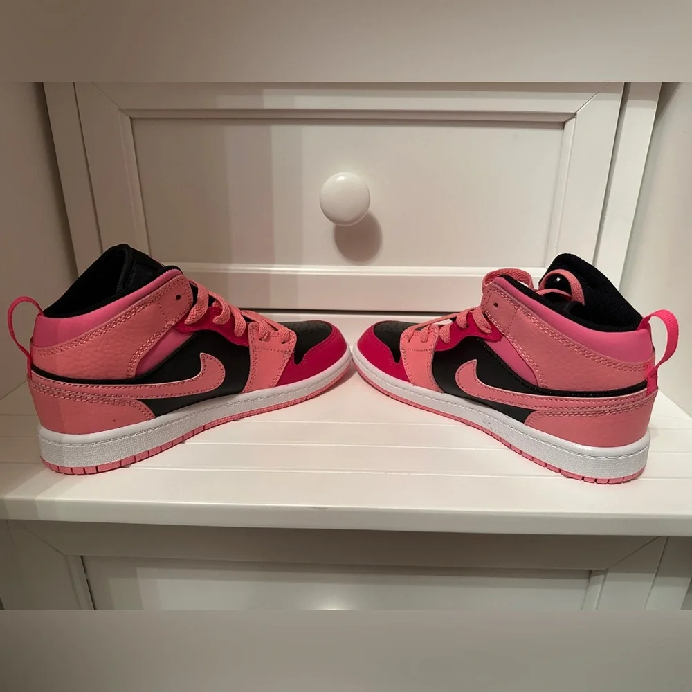 New, Jordan 1 Mid PS Coral Chalk/ Pinksicle 1Y - Picture 4 of 7